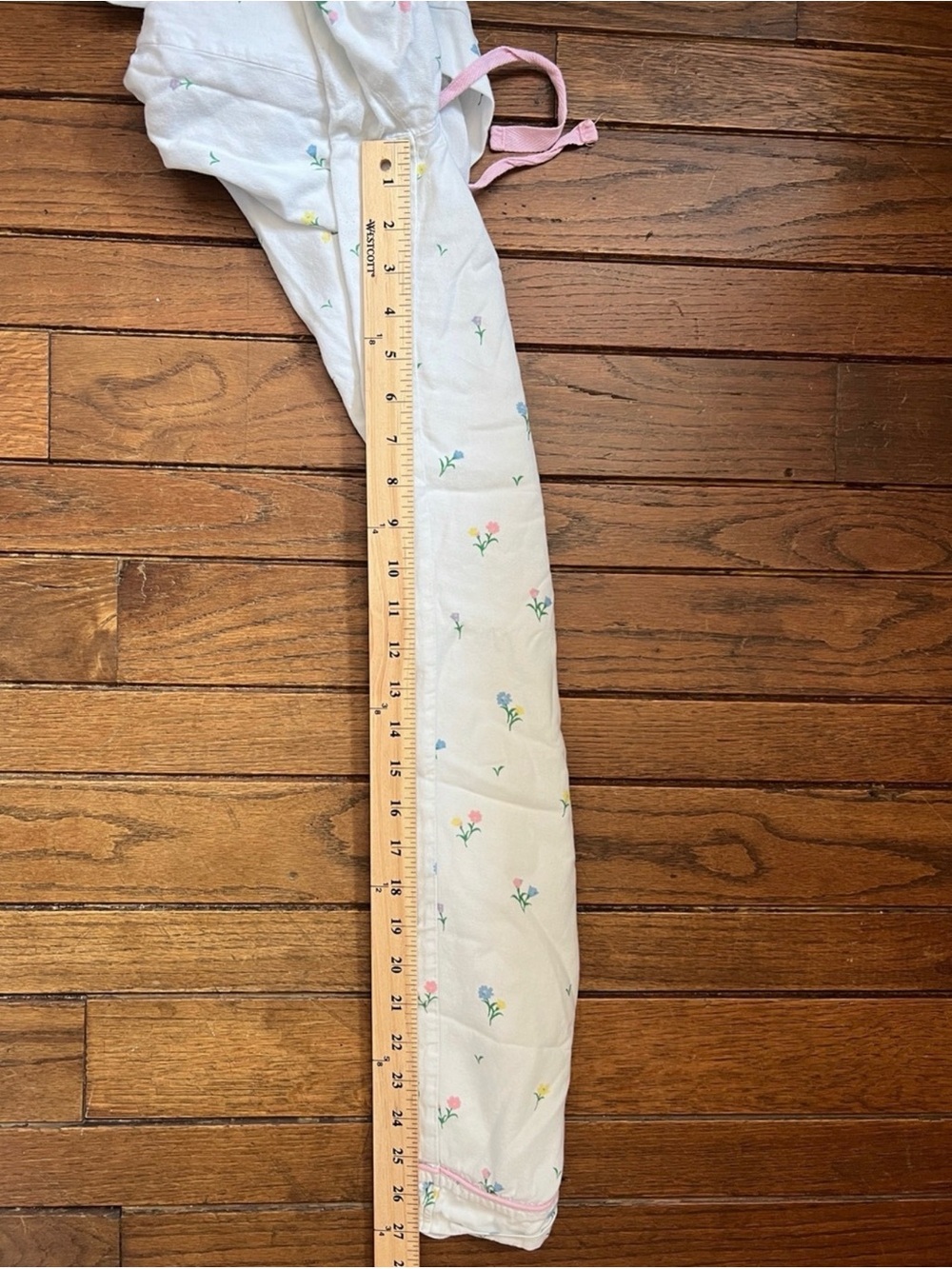 Great condition White Floral Pajama Set with Pink Trim - Picture 7 of 14